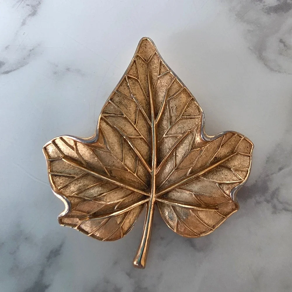 Vintage Trifari Gold Tone Ivy Leaf Brooch Textured Botanical Pin Crown Mark